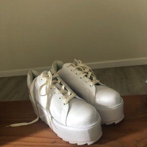 Y.R.U Eraser lala patent leather sneakers